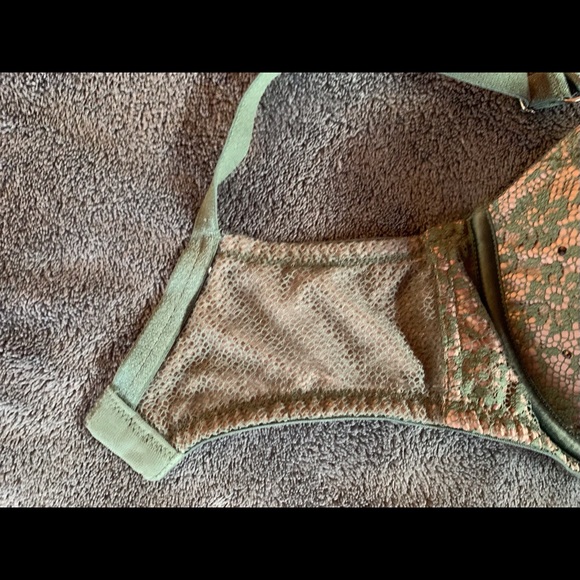 34D VS “Dream Angels” Bra - Picture 6 of 8